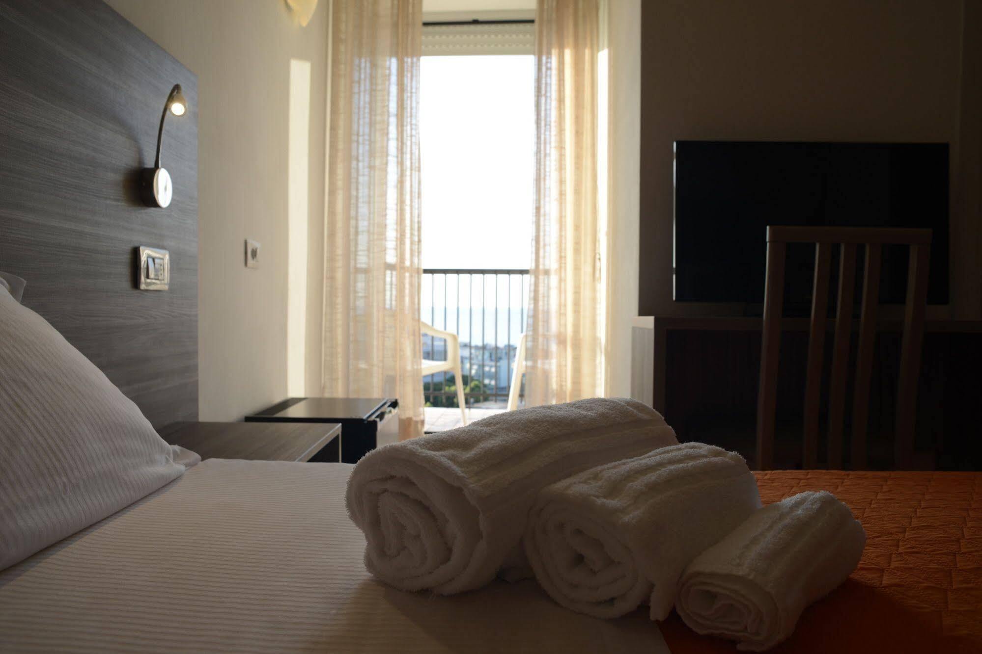 Hotel Madison Gabicce Mare Exterior foto